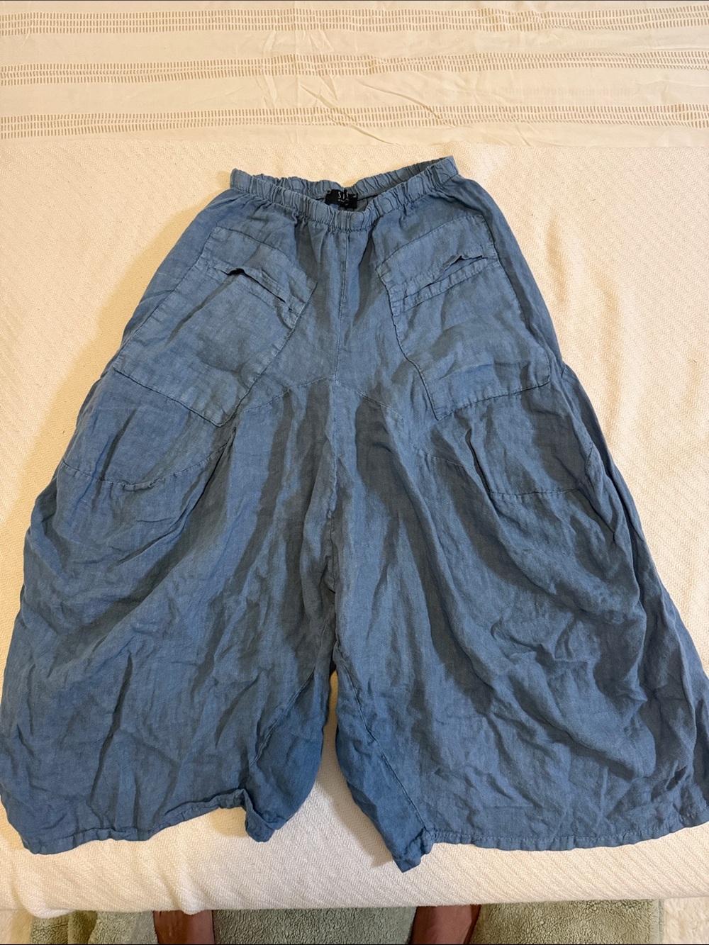 Blue Women’s Linen Blend Wide-Leg Shorts